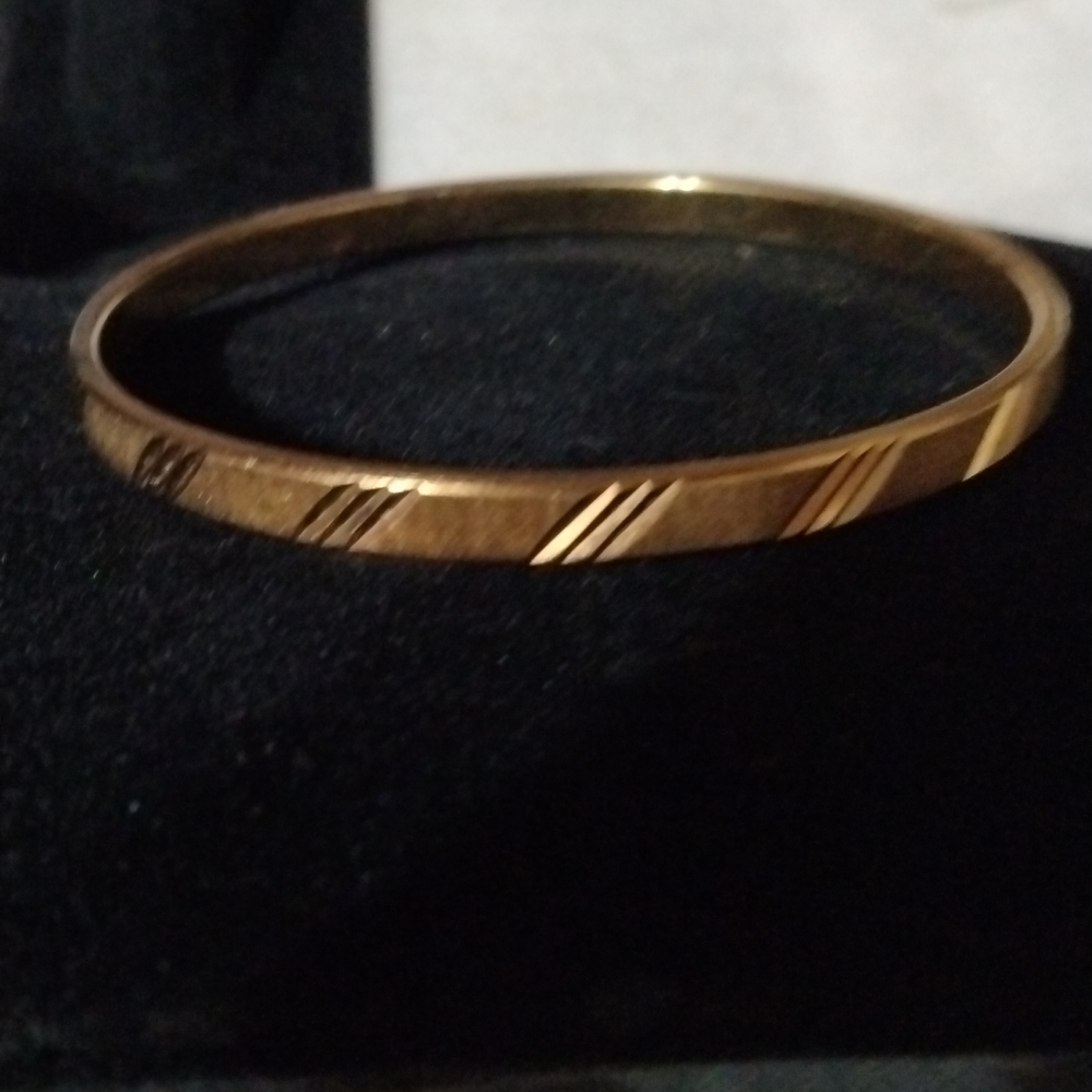 Vintage Monet gold tone bangle bracelet (sku 498)